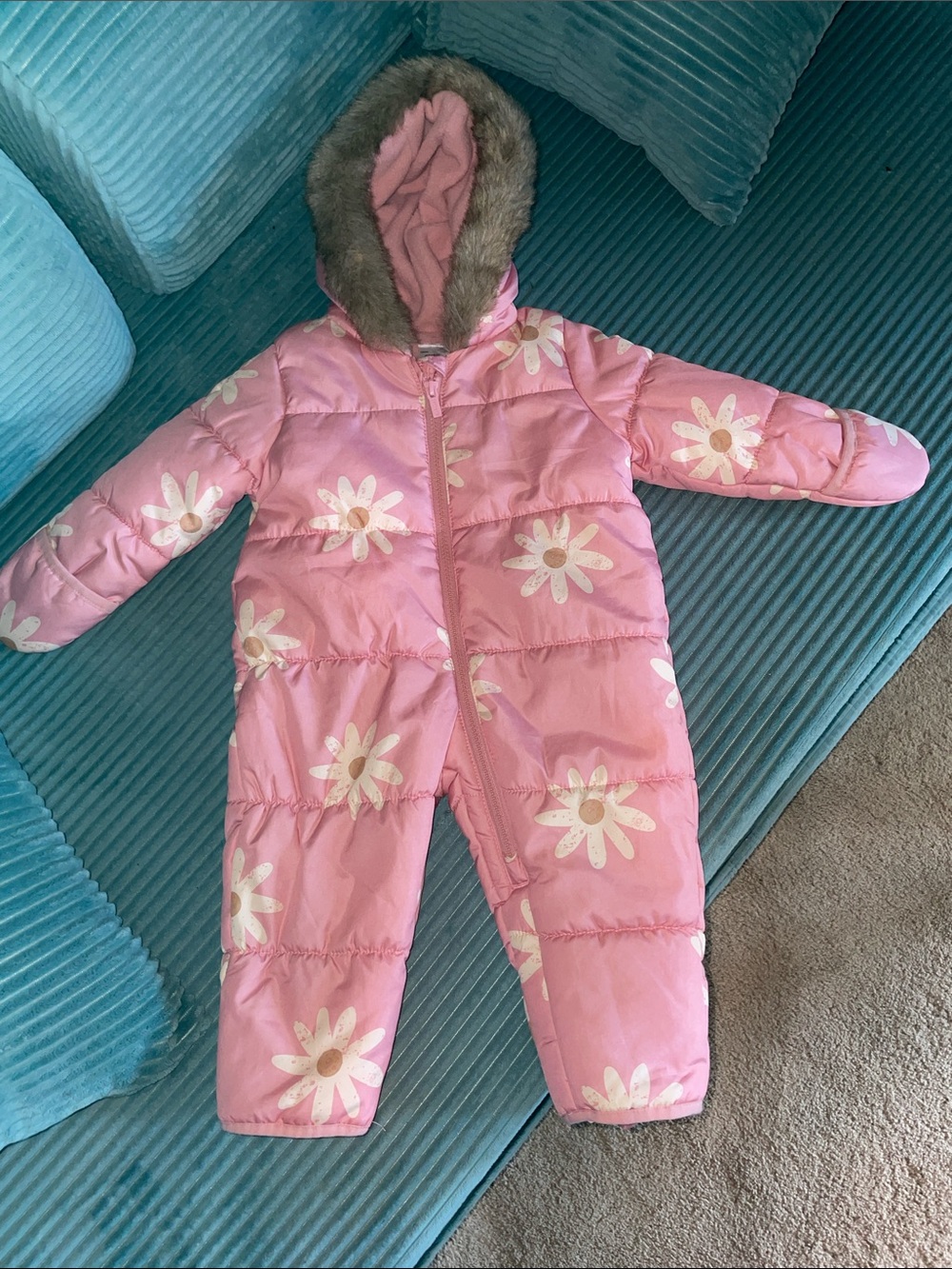 Carter’s 6-9 mos infant girl hooded snowsuit-pink with white daisy print